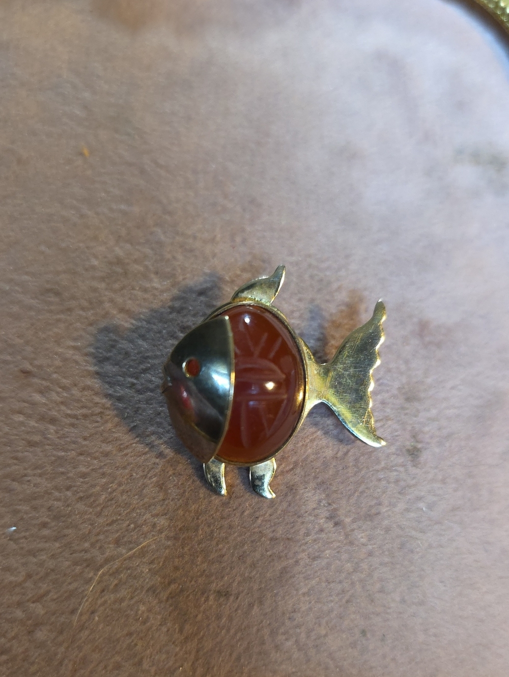Vintage WRE Scarab Fish Brooch 1/20 12KGF & Carved Carnelian Agate
